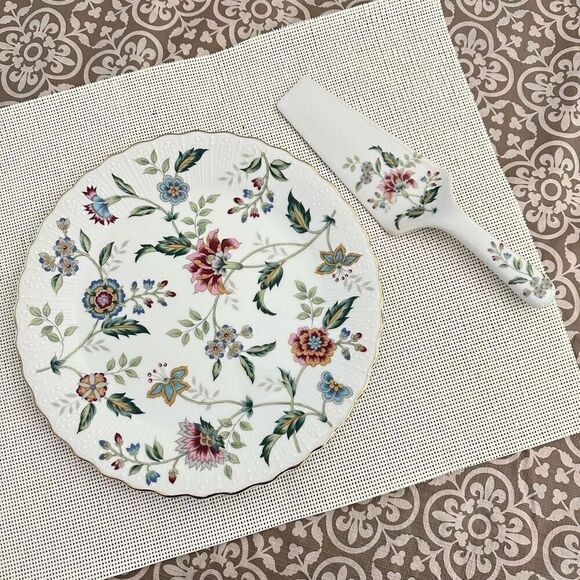 Andrea By Sadek Other - Andrea by Sadek Floral Scalloped Edge Buckingham Cake Plate with‎ Server Spatula